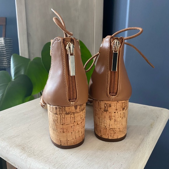 🛑NWOB Nine West tan cork block heel with lace up - Picture 3 of 9